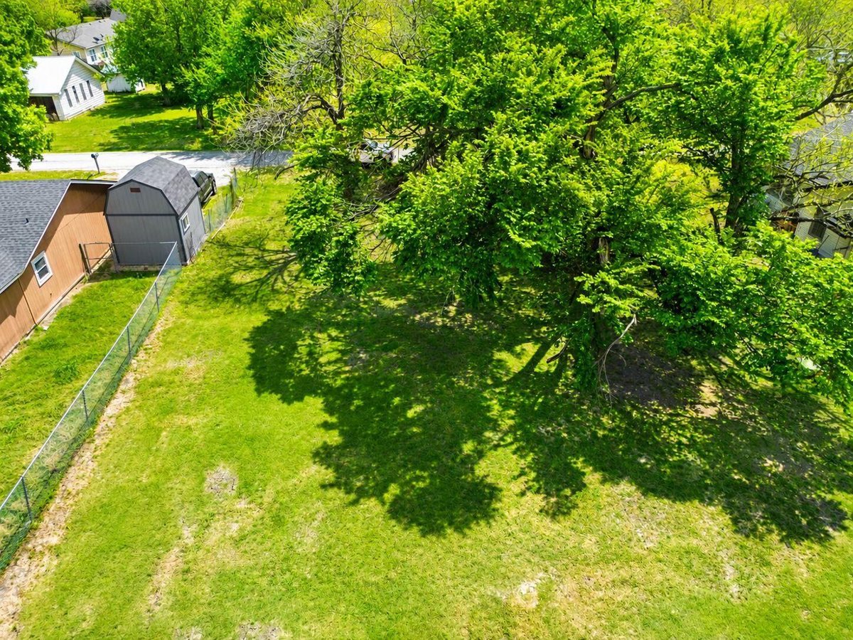 View 303 E Wolf ST in Jarrell Add 303 E Wolf ST - property photo 1 - Luxury lot in Jarrell Add, Granger, TX
