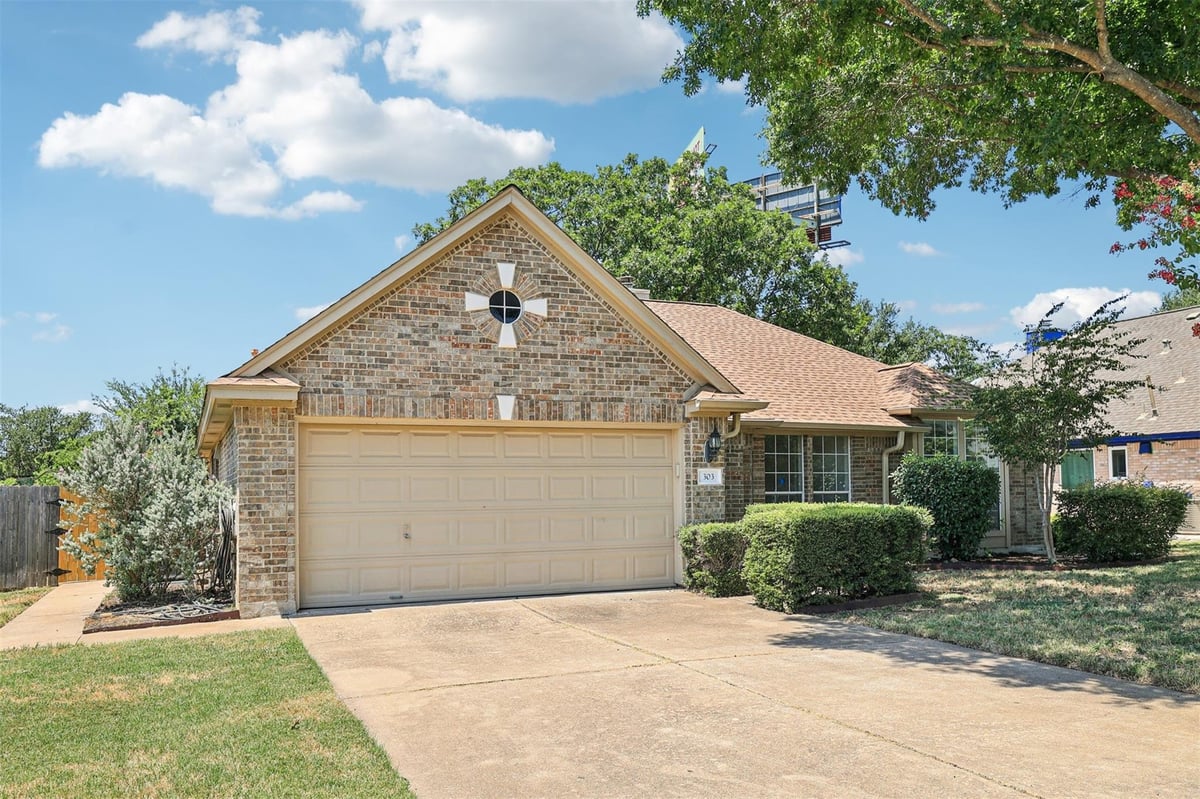 View 303 N Kings Canyon Dr in Park Place Ph 3 303 N Kings Canyon Dr - property photo 1 - Luxury home in Park Place Ph 3, Cedar Park, TX