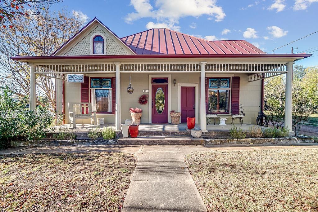 Living area at 303 W Austin St - Fbg Add, Fredericksburg, TX