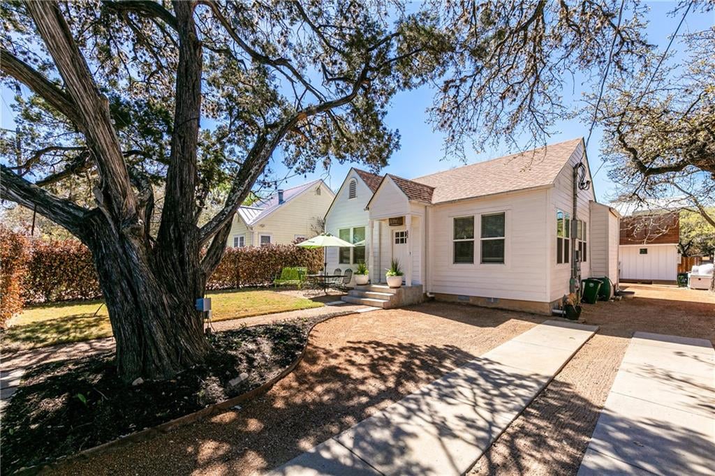 View 303 W Live Oak St in Bouldin Creek 303 W Live Oak St - property photo 1 - Luxury home in Bouldin Creek, Austin, TX
