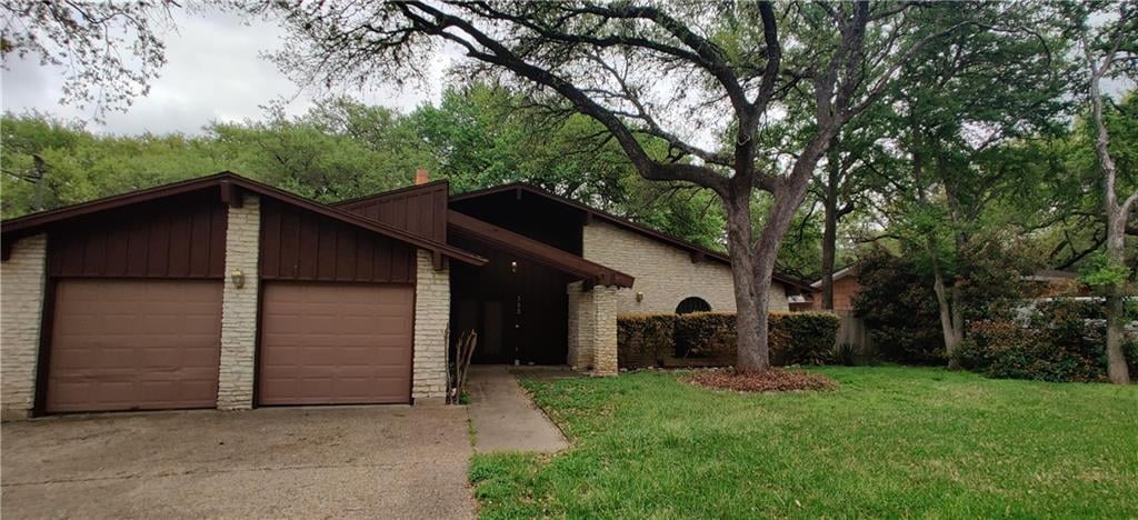 View 303 Westlake DR in Westlake Park Sec 02 303 Westlake DR - property photo 1 - Luxury home in Westlake Park Sec 02, West Lake Hills, TX