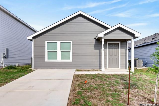 View 304 Alligator Crk in Navarro Ranch 304 Alligator Crk - front exterior - Luxury home in Navarro Ranch, Seguin, TX