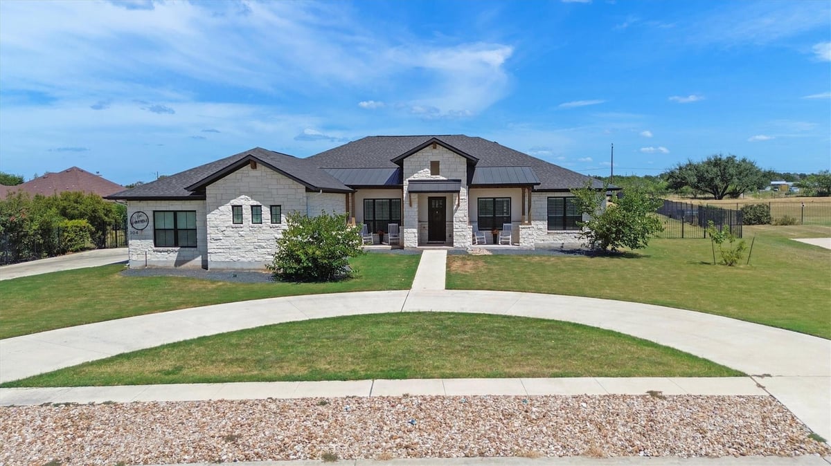 View 304 Buffalo TRL in Rio Ancho 304 Buffalo TRL - property photo 1 - Luxury home in Rio Ancho, Liberty Hill, TX