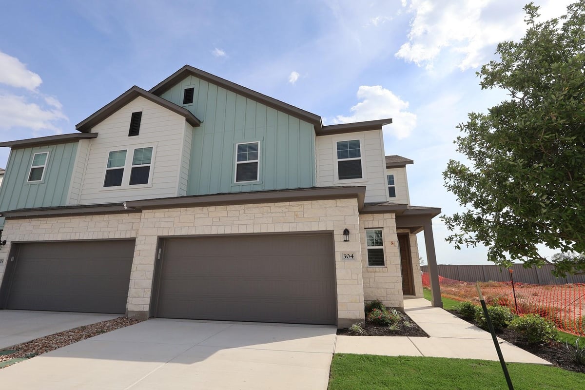 304 Emerie WAY - front exterior - Luxury home in Park Central, Georgetown, TX