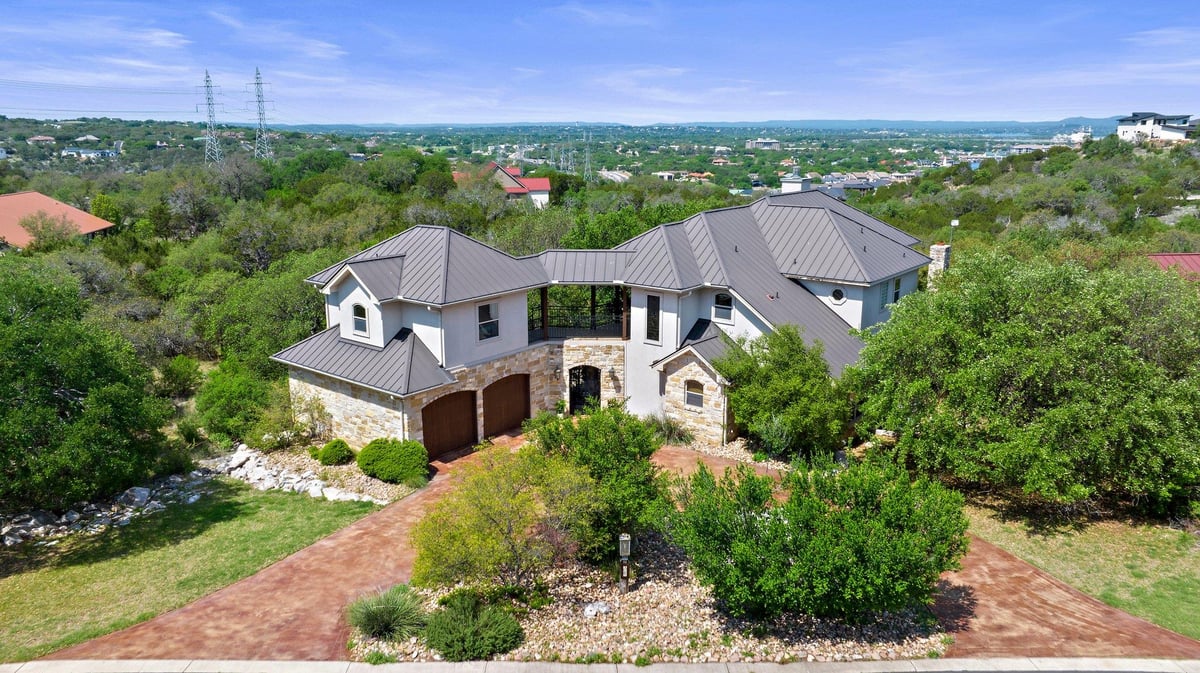 304 Hi Ridge - front exterior - Luxury home in Horseshoe Bay, Horseshoe Bay, TX