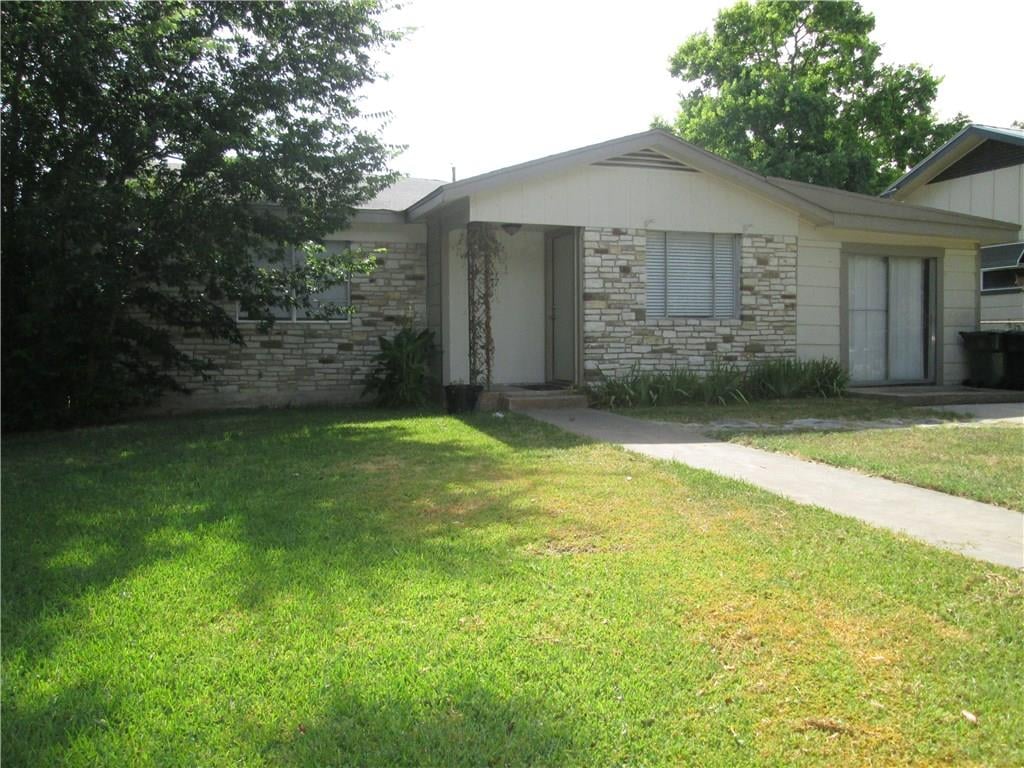 View 304 Mildred ST 304 Mildred ST - front exterior - Luxury home in Burnet, TX