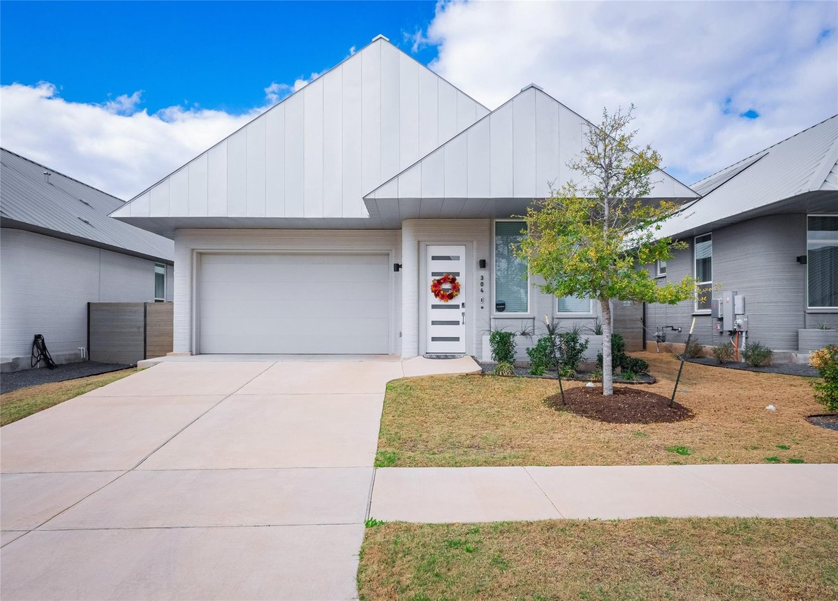 304 Painted Sunset DR - front exterior - Luxury home in Wolf Ranch West Ph 4 Sec 6, Georgetown, TX