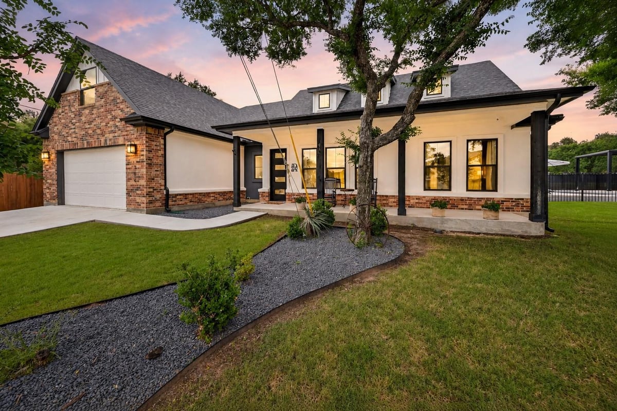 View 304 Robinhood Ln in Bel Air Sherwood Shores 304 Robinhood Ln - front exterior - Luxury home in Bel Air Sherwood Shores, Granite Shoals, TX