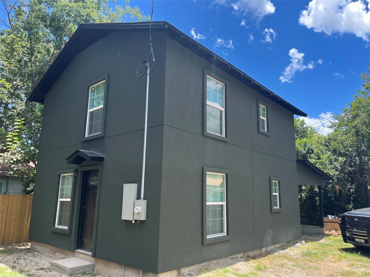 View 304 S Walnut ST Unit #A, B, & C in L S C 1st 304 S Walnut ST Unit #A, B, & C - property photo 1 - Luxury home in L S C 1st, Lampasas, TX