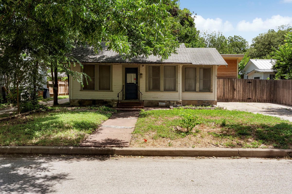 View 304 W 42nd ST in Hyde Park 304 W 42nd ST - property photo 1 - Luxury lot in Hyde Park, Austin, TX