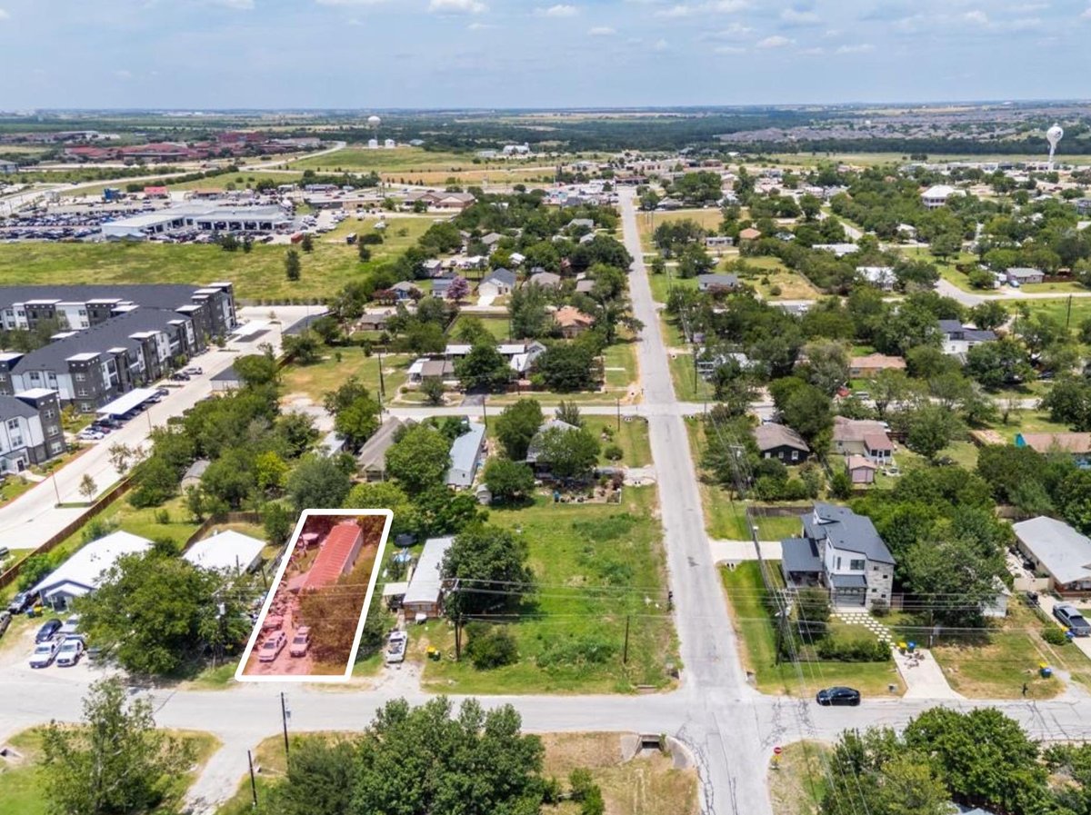 305 Eggleston ST - property photo 1 - Luxury lot in 305 W Eggleston, Manor, TX