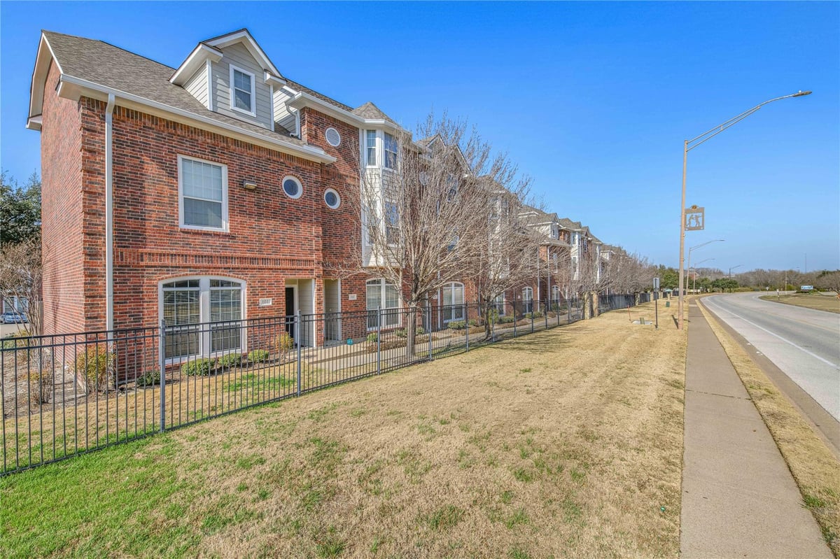 View 305 Holleman Dr E Unit #102 in River Oaks Townhomes Condos Ph 2 305 Holleman Dr E Unit #102 - front exterior - Luxury home in River Oaks Townhomes Condos Ph 2, College Station, TX