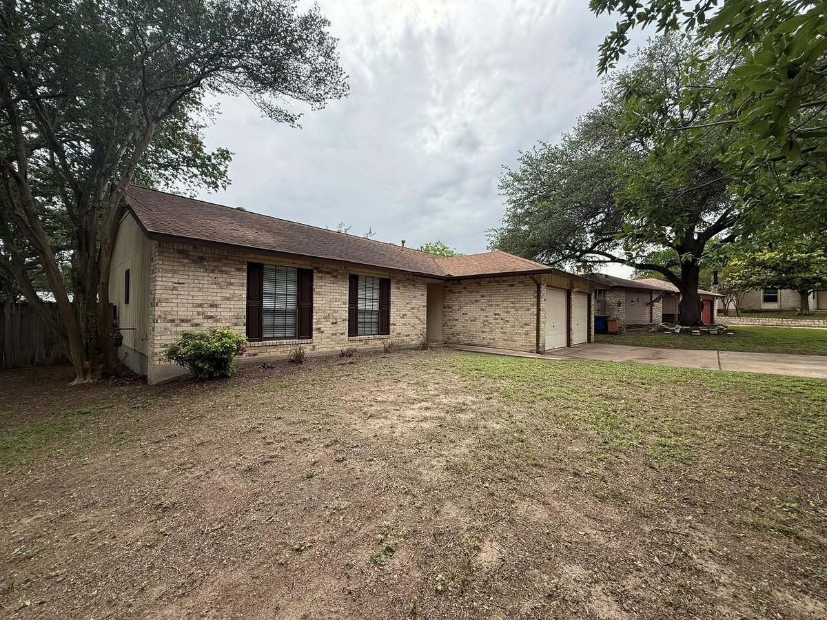 View 305 Kimberly Dr in SUNRIDGE SOUTH 305 Kimberly Dr - property photo 1 - Luxury home in SUNRIDGE SOUTH, Austin, TX