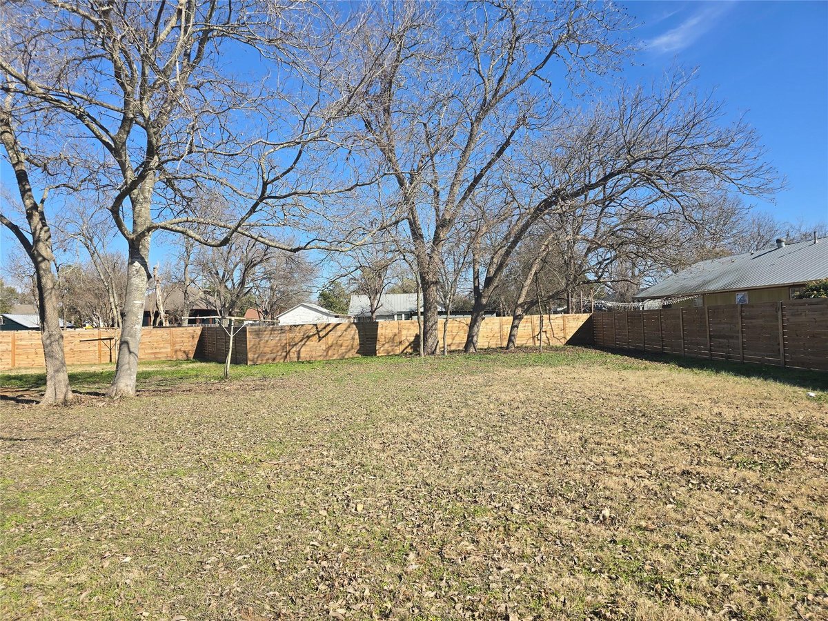 View 305 Lexington RD in Fredrickson 305 Lexington RD - property photo 1 - Luxury lot in Fredrickson, Elgin, TX