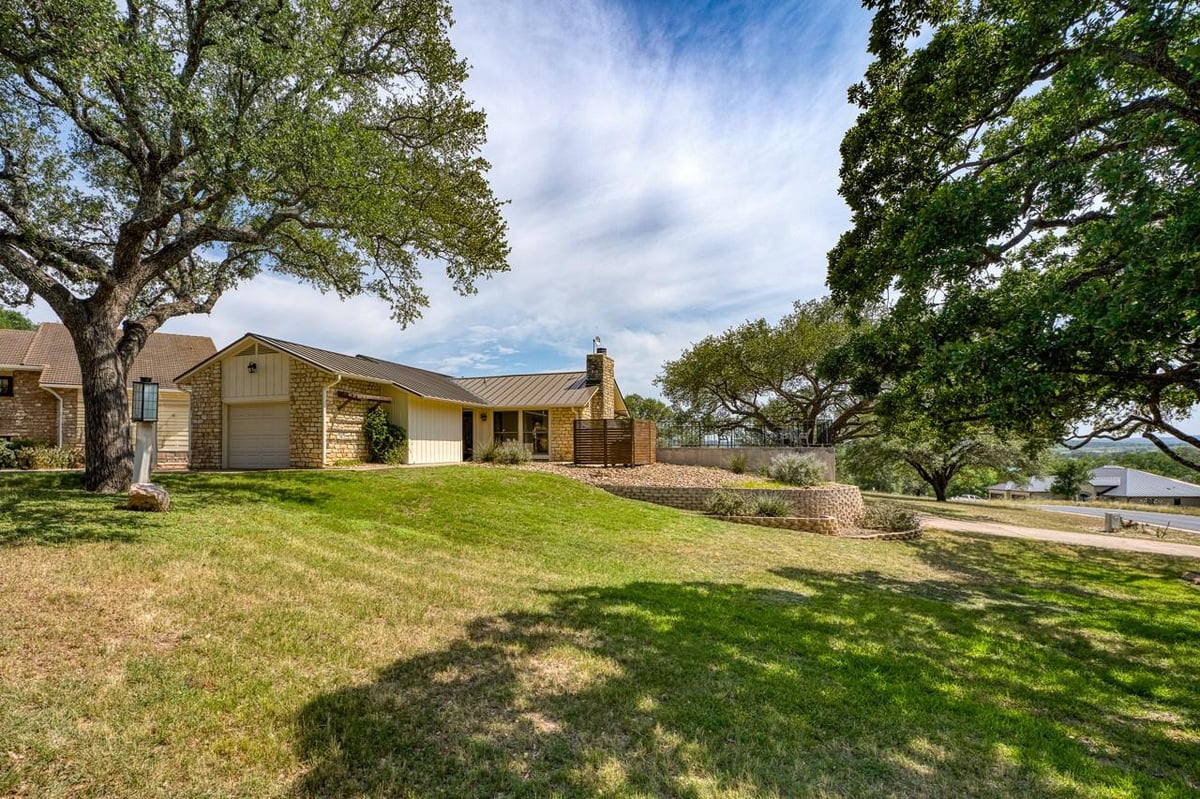 View 305 Onyx DR in Horseshoe Bay West 305 Onyx DR - property photo 1 - Luxury home in Horseshoe Bay West, Horseshoe Bay, TX