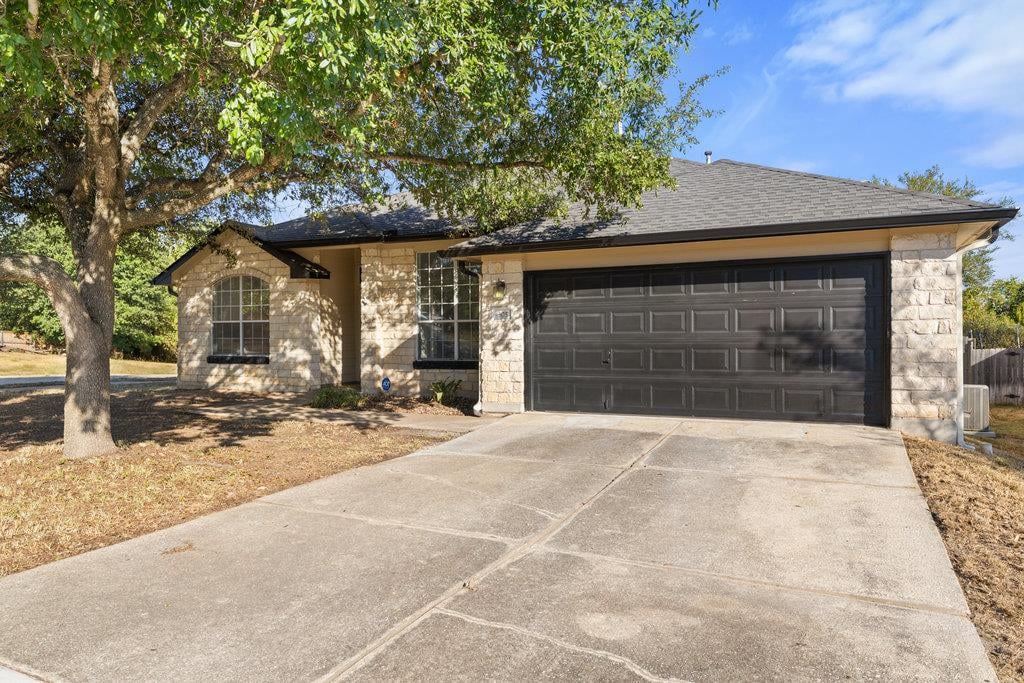 View 305 Plumbago Dr in Bohls Place Sec 06 305 Plumbago Dr - front exterior - Luxury home in Bohls Place Sec 06, Pflugerville, TX