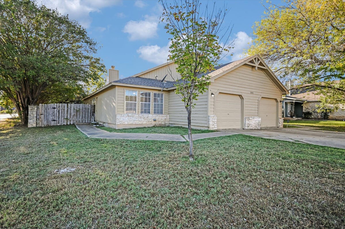 View 305 Regatta CT in Lohmans Crossing Estates Sec 1 305 Regatta CT - front exterior - Luxury home in Lohmans Crossing Estates Sec 1, Lakeway, TX