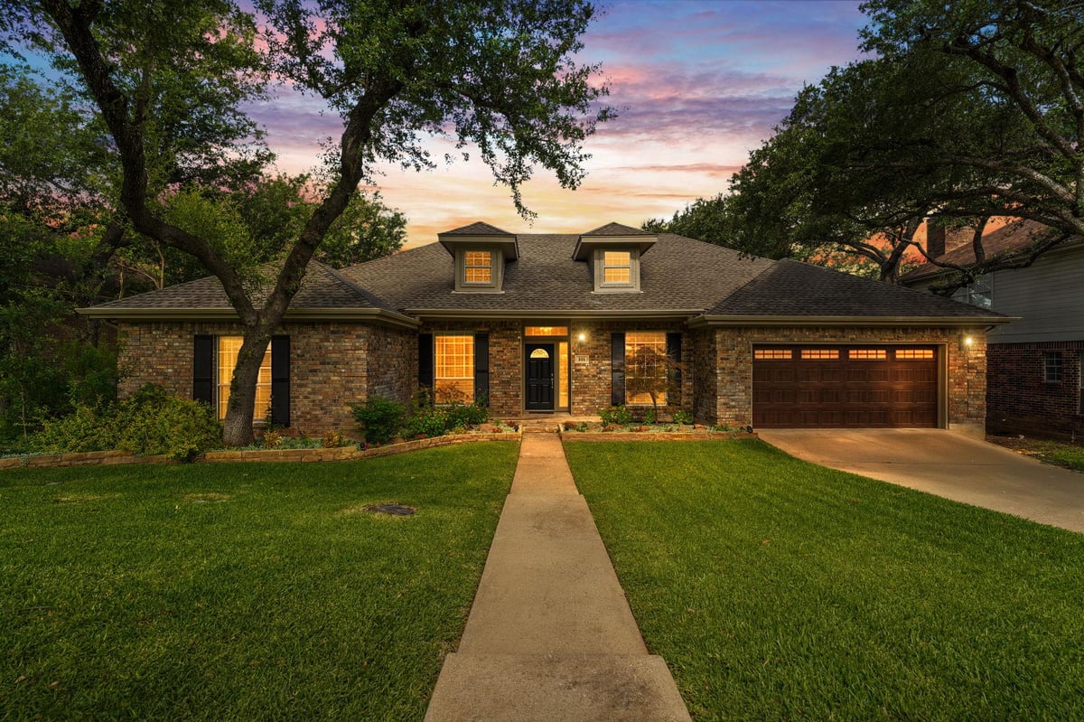 View 305 Riverview DR in Riverview Estates 305 Riverview DR - front exterior - Luxury home in Riverview Estates, Georgetown, TX