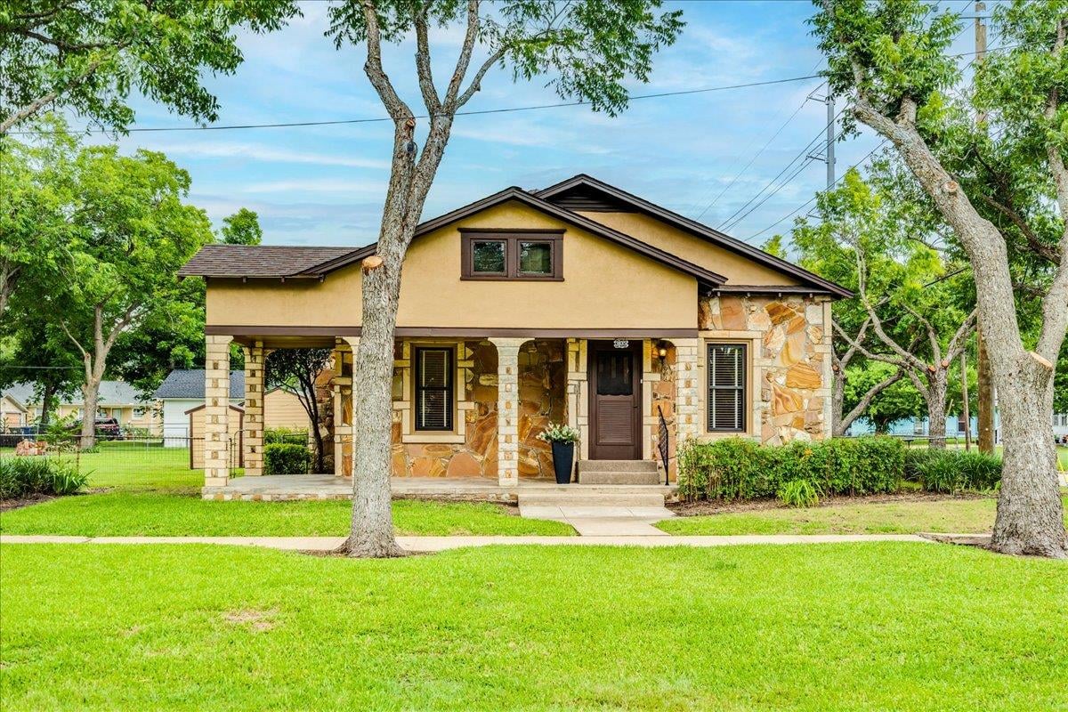 View 305 W Ash ST in Walton 305 W Ash ST - front exterior - Luxury home in Walton, Granger, TX