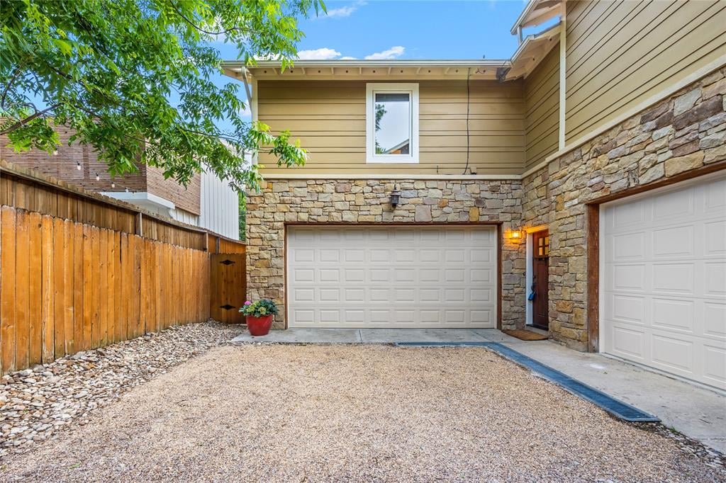 View 305 W Live Oak ST Unit #B in 305 West Live Oak Condo Amd 305 W Live Oak ST Unit #B - front exterior - Luxury home in 305 West Live Oak Condo Amd, Austin, TX