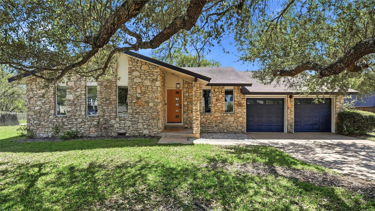 View 305 Whitetail Dr in Arroyo Doble Sec 02 305 Whitetail Dr - front exterior - Luxury home in Arroyo Doble Sec 02, Manchaca, TX