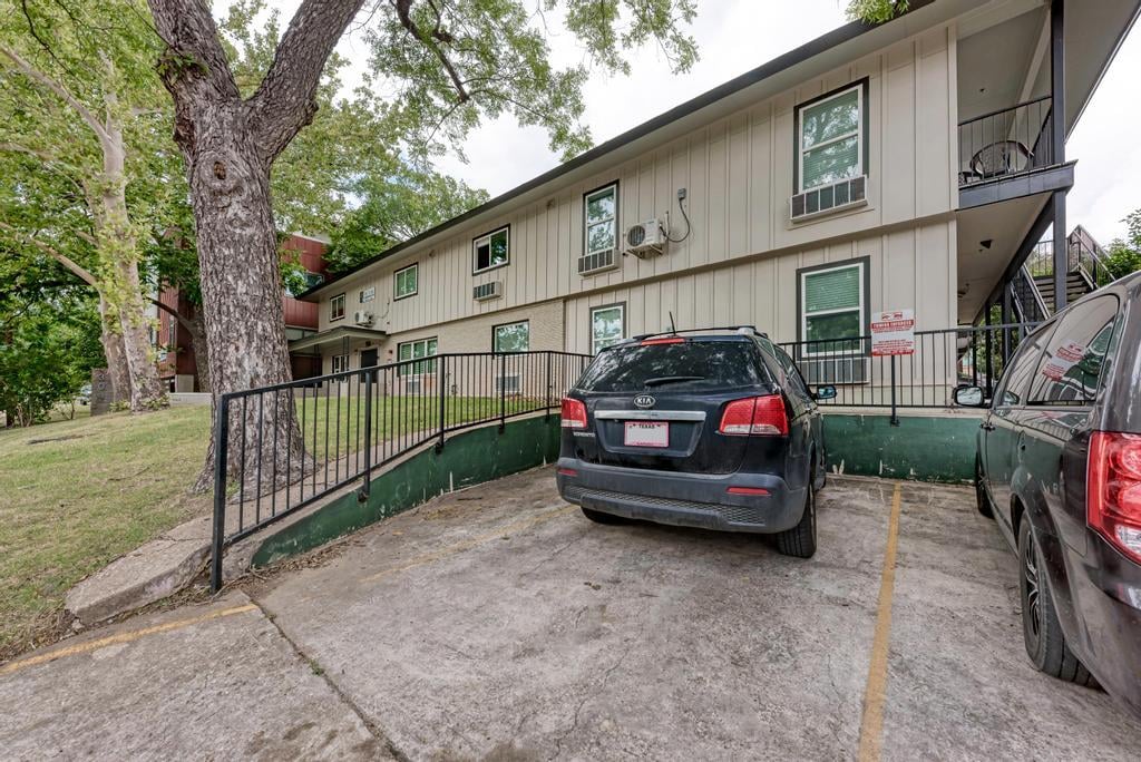 View 306 E 30th ST Unit #3 in Park Avenue Condominiums 306 E 30th ST Unit #3 - front exterior - Luxury home in Park Avenue Condominiums, Austin, TX