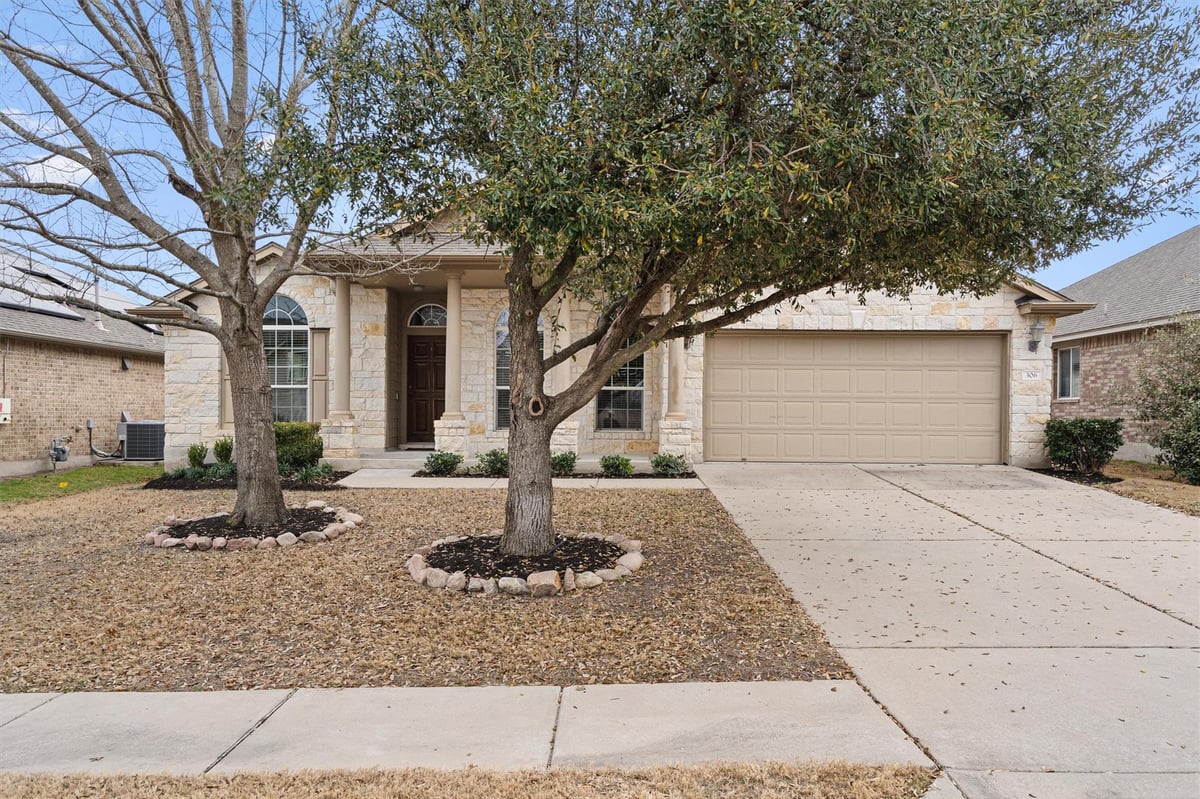 Living area at 306 Tom Kite Dr - 3 bed 2 bath home