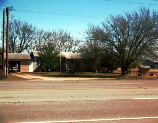 View 3061 US Hwy 95 3061 US Hwy 95 - front exterior - Luxury home in Taylor, TX