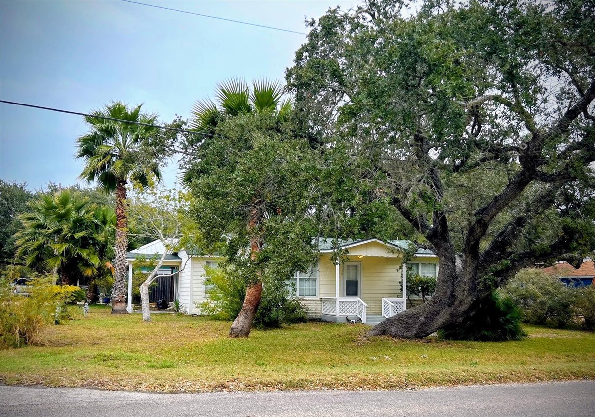 307  Broadway St, photo 1, Rockport, Rockport, TX