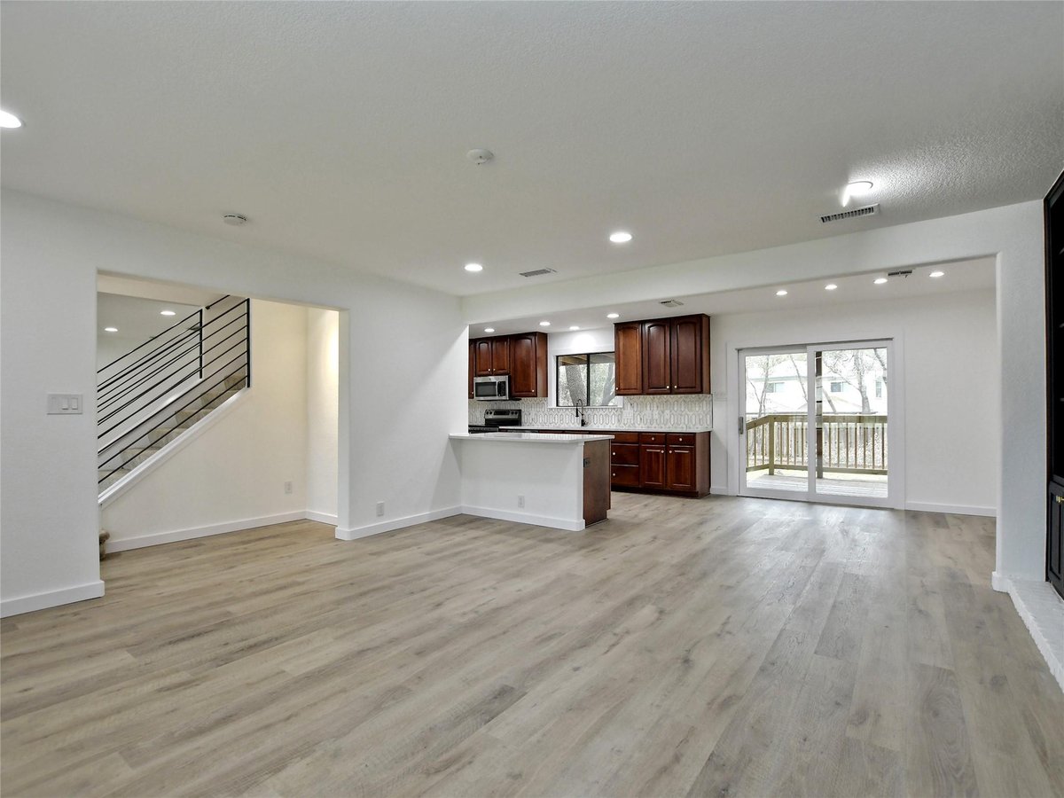 View 307 COPPERLEAF Rd in Lakeway Sec 24 307 COPPERLEAF Rd - property photo 1 - Luxury home in Lakeway Sec 24, Lakeway, TX