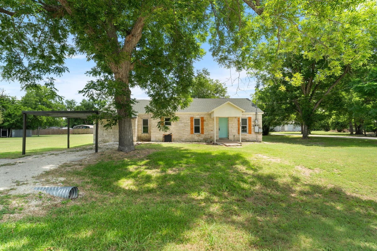 View 307 Crockett ST in Stafford 307 Crockett ST - property photo 1 - Luxury home in Stafford, Holland, TX