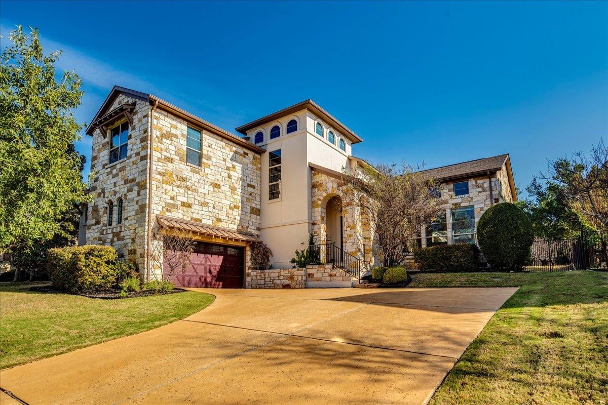 307 Duffy Ln - front exterior - Luxury home in Lakeway Highlands Ph 01 Sec 01, Austin, TX