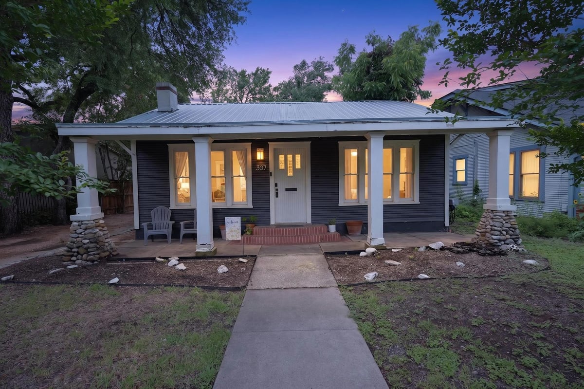 View 307 E 35th ST Unit #A in 307 East 35th Street Condomini 307 E 35th ST Unit #A - front exterior - Luxury home in 307 East 35th Street Condomini, Austin, TX