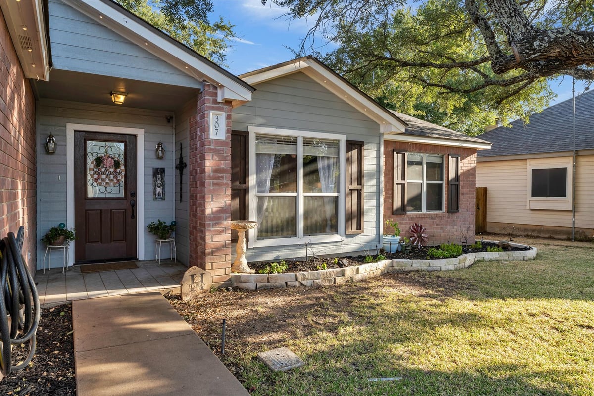 View 307 Fox XING in Burnet 307 Fox XING, photo 1, Burnet, Burnet, TX