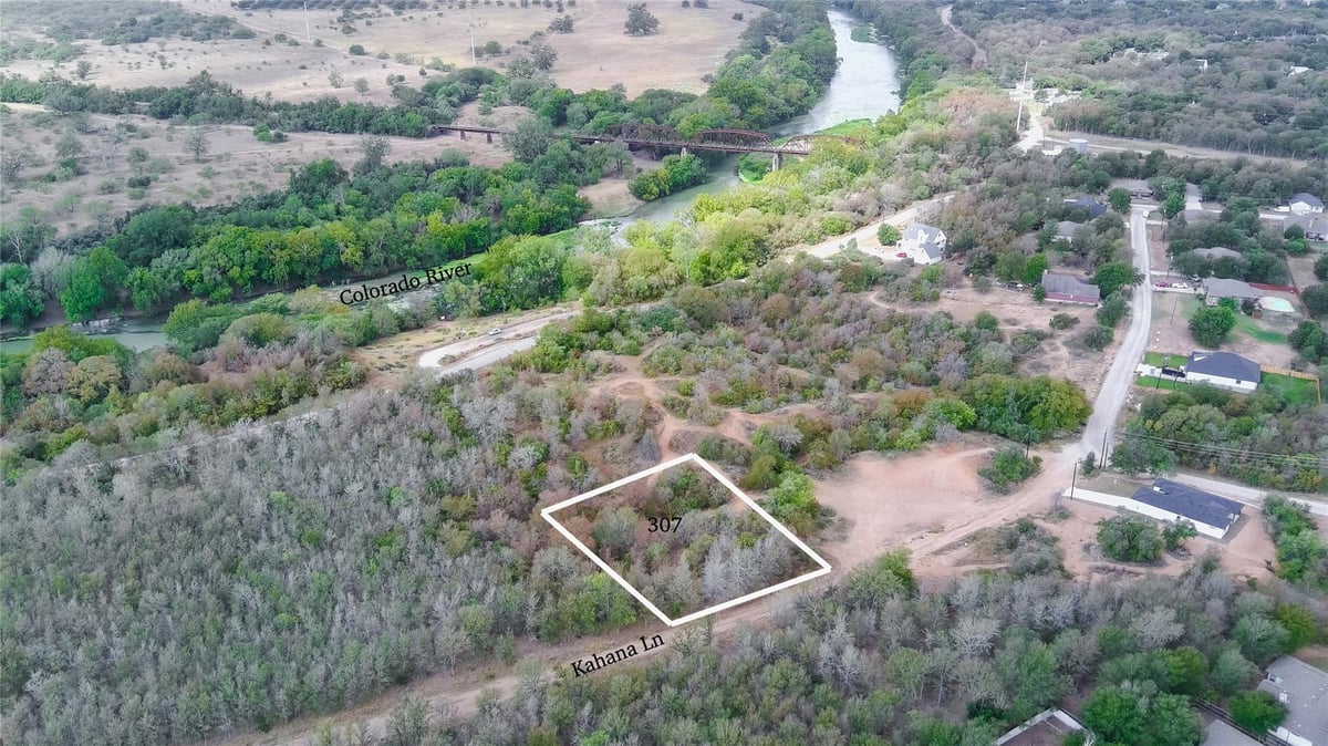 View 307 Kahana Ln in Tahitian Village 307 Kahana Ln - front exterior - Luxury lot in Tahitian Village, Bastrop, TX