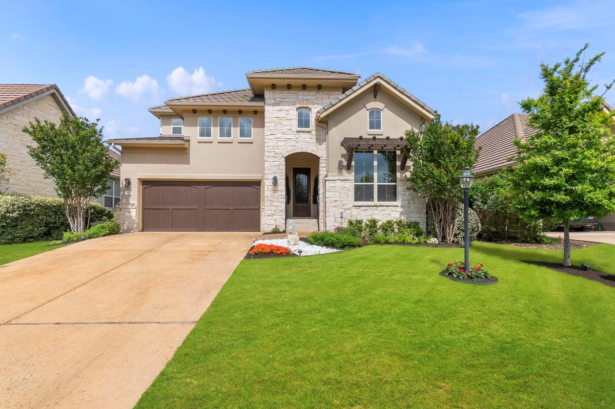 307 Maxwell Way Unit #20 - front exterior - Luxury home in Rough Hollow Sec 3 Condo, Lakeway, TX