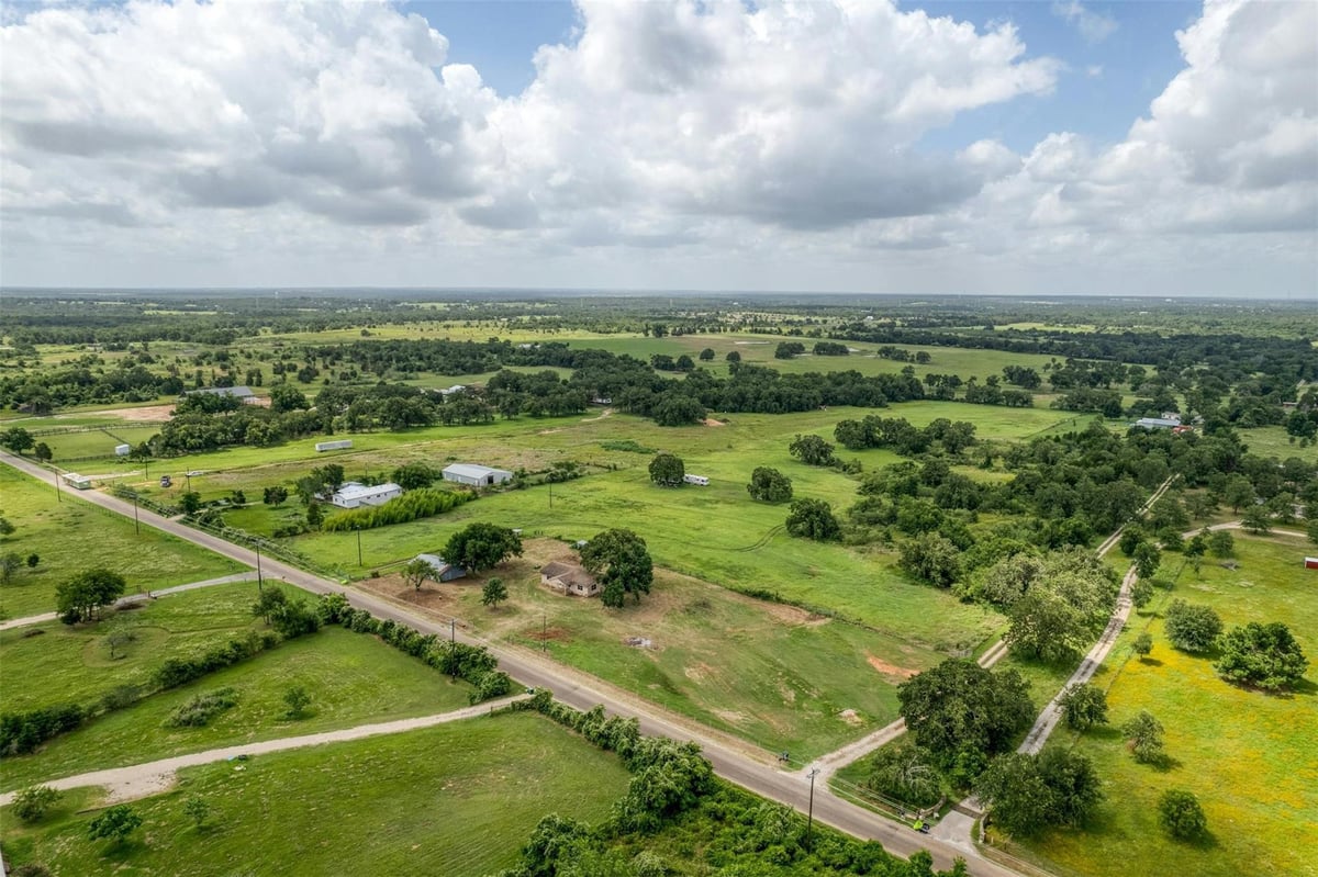 View 307 N County Line RD in Enoch Acres 307 N County Line RD - front exterior - Luxury lot in Enoch Acres, Elgin, TX