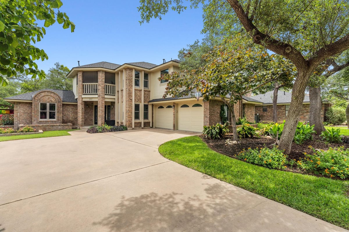307 S Ridge CIR - front exterior - Luxury home in River Ridge Sec 02-A, Georgetown, TX