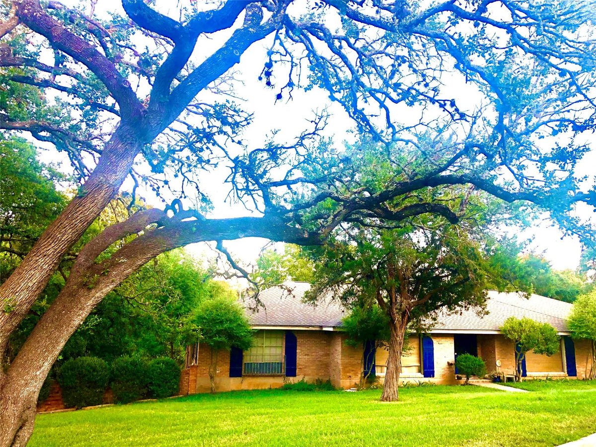 View 307 Stonewall LN Unit #B in Westwood 307 Stonewall LN Unit #B - property photo 1 - Luxury home in Westwood, Austin, TX