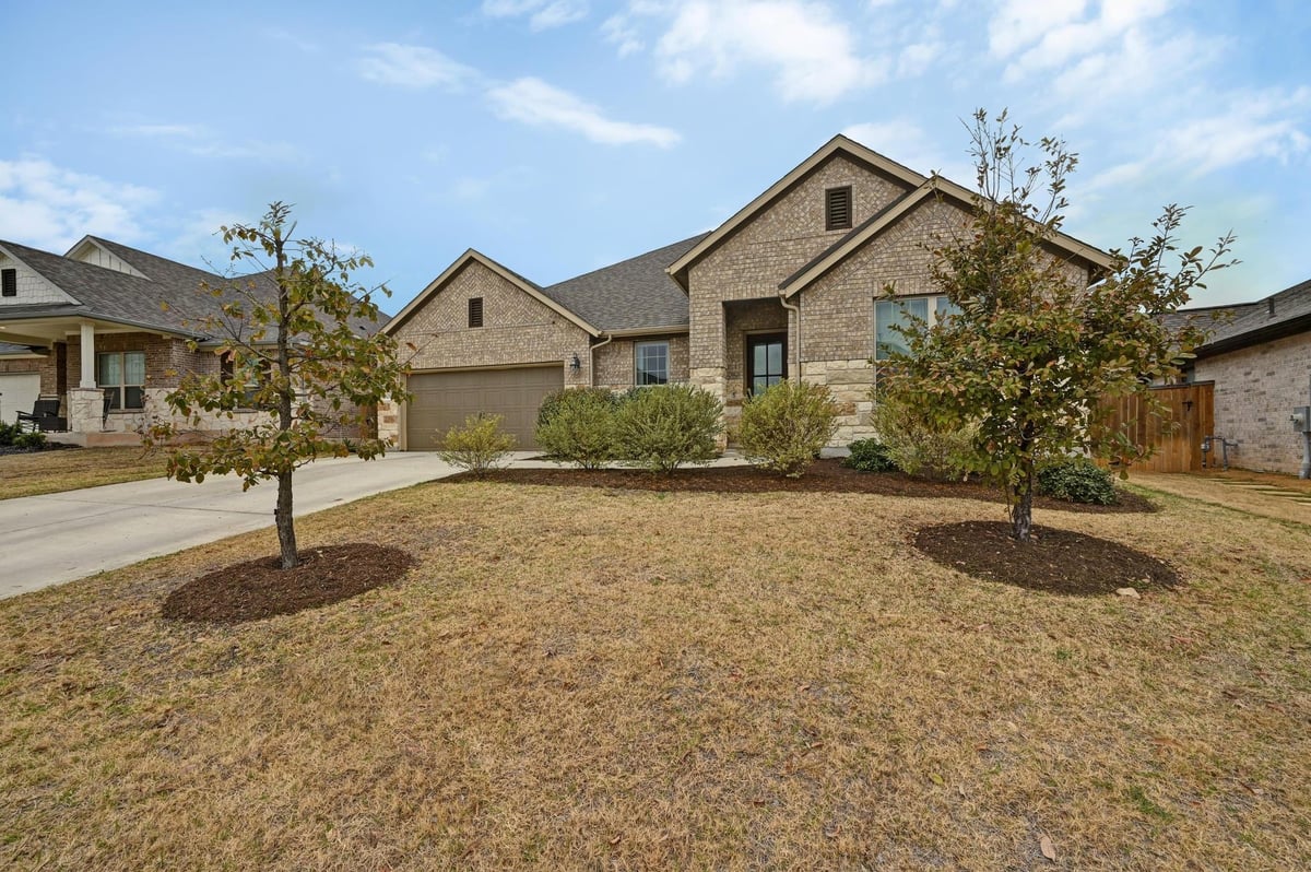 Living area at 308 Allegheny Way - 4 bed 3 bath home