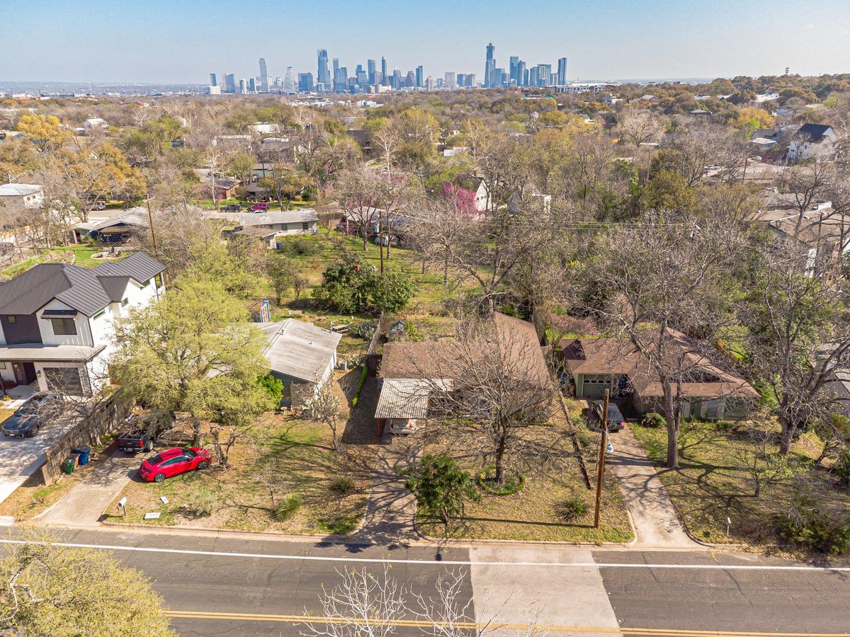 View 308 Lightsey RD in Brinwood Sec 04 308 Lightsey RD - front exterior - Luxury home in Brinwood Sec 04, Austin, TX