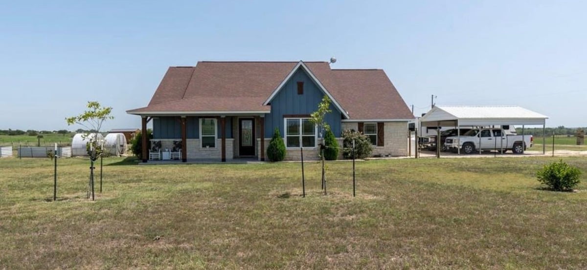 Living area at 3083 Hwy 138 - 3 bed 2 bath home