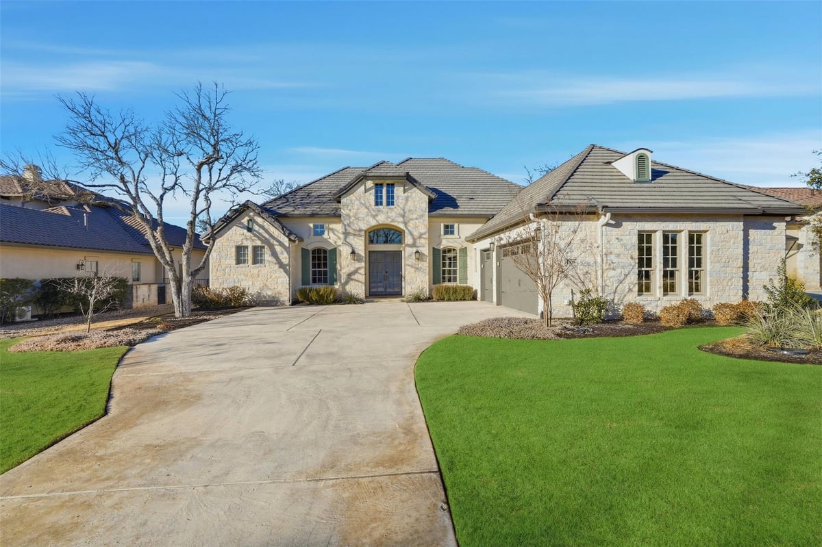 Living area at 309 Flint Ridge Trl - 4 bed 3 bath home