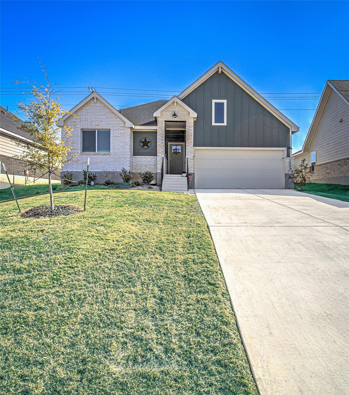 View 309 Lone Cedar RD in THUNDER ROCK 309 Lone Cedar RD - front exterior - Luxury home in THUNDER ROCK, Marble Falls, TX