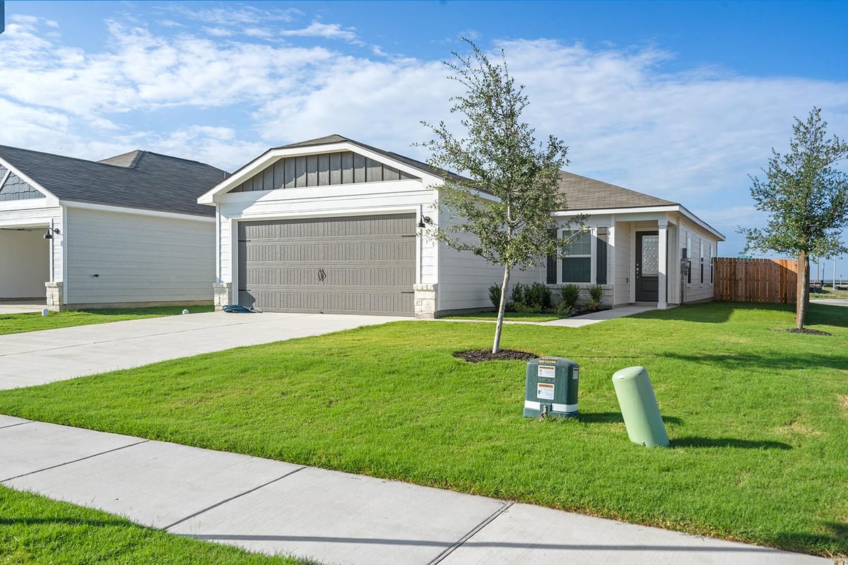 View 309 W Luna Blue LN in Colson Ranch 309 W Luna Blue LN - property photo 1 - Luxury home in Colson Ranch, Jarrell, TX