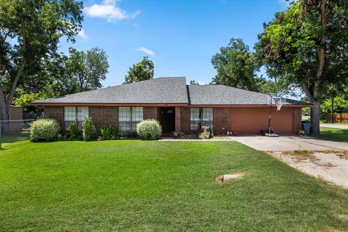 View 309 W Moerbe DR in Liendo C A Moerbe 309 W Moerbe DR - front exterior - Luxury home in Liendo C A Moerbe, Thorndale, TX