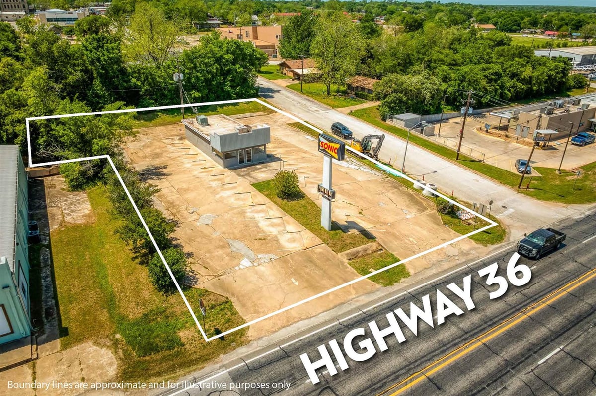 View 310 State Highway 36 S in N/A 310 State Highway 36 S - front exterior - Luxury home in N/A, Caldwell, TX