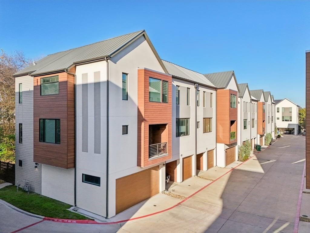 View 3100 Menchaca RD Unit #39 in The LAAN 3100 Menchaca RD Unit #39 - property photo 1 - Luxury home in The LAAN, Austin, TX