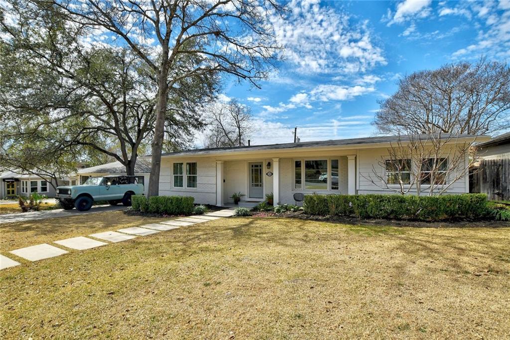 View 3100 Oakmont Blvd in Brykerwoods G 3100 Oakmont Blvd - front exterior - Luxury home in Brykerwoods G, Austin, TX