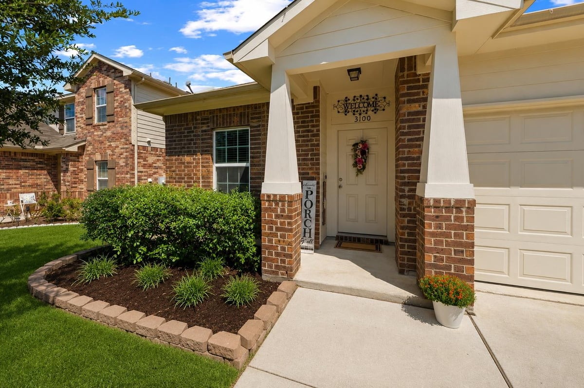 3100 Ortman DR - front exterior - Luxury home in Cantarra Sec Iib-1 Sub, Pflugerville, TX